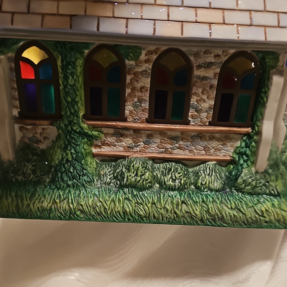 PartyLite Olde World Church Tealight Village House - Picture 5 of 13